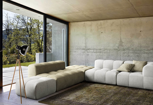 Современный бескаркасный диван Квадро белого цвета в гостиной